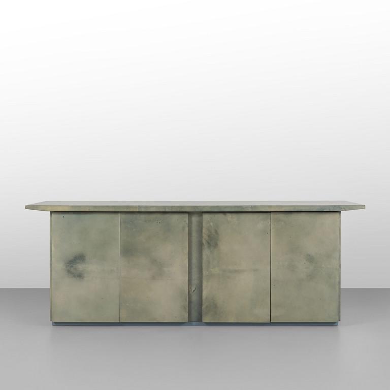 UNA CREDENZA, anni '70.  Legno rivestito in (1 of 5)