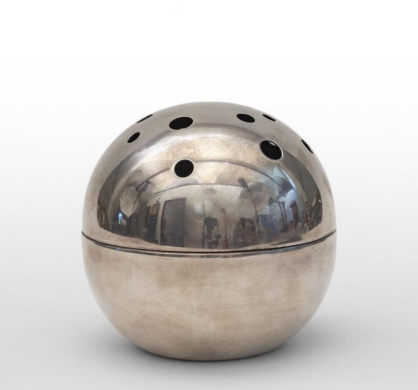 LINO SABATTINI Una sfera portafiori 'Mars' per (1 of 1)