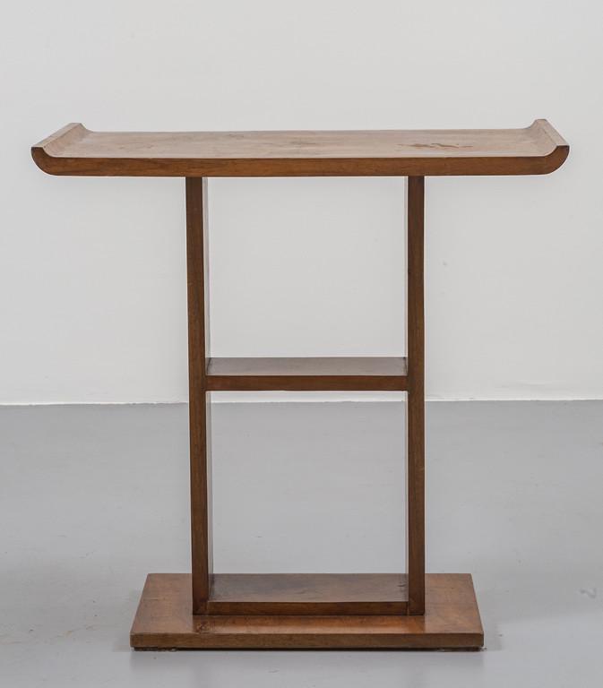 UN TAVOLINO, anni '40.  Legno impiallacciato (1 of 2)