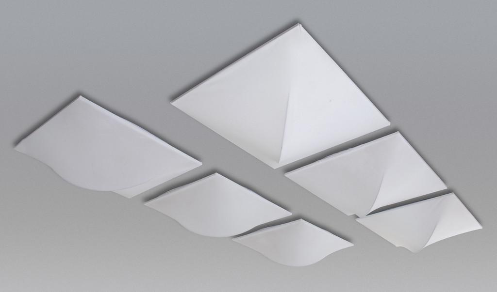 KAZUHIDE TAKAHAMA, SIRRAH Sei lampade da: KAZUHIDE TAKAHAMA, SIRRAH Sei lampade da parete o da soffitto 'Saori', 1973. Lamierino verniciato, diffusore in tessuto. Altezza cm 62, larghezza 62, profonditÃ 20. Letteratura: Giuliana Gramigna,