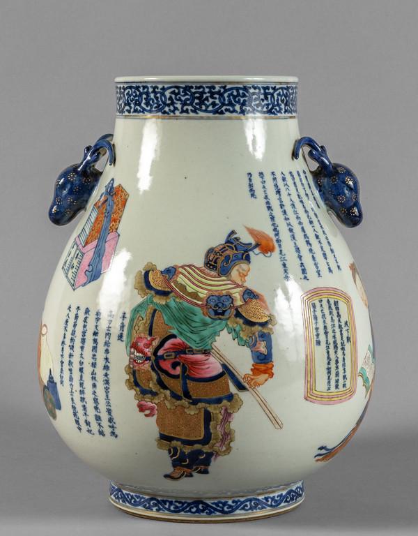 Vaso in porcellana bianca decorato in policromia (1 of 4)