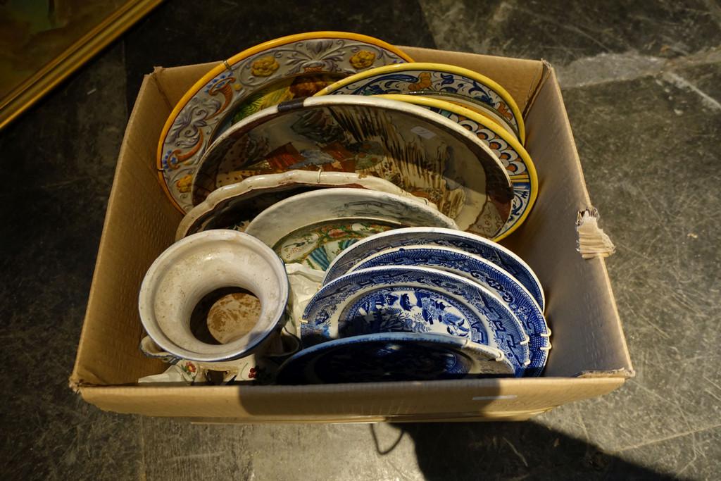 Scatola magica di piatti diversi in ceramica (1 of 1)