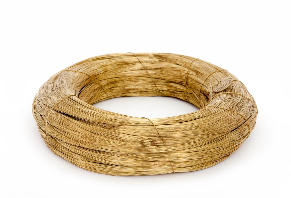 ALBERTO GARUTTI (1948-) Km.6,588. Dalla mia: ALBERTO GARUTTI (1948-) Km.6,588. Dalla mia casa al mio vecchio studio in via Pietrasanta 2020 matassa in filo di ottone h cm 5, Ã˜ cm 27 firmato e titolato sulla targhetta autentica dell'artista su