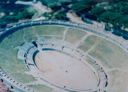 OLIVO BARBIERI (1954-) Site specific Pompei: OLIVO BARBIERI (1954-) Site specific Pompei 04 2004 c-print cm 70x100 esemplare 1/6 firmato sull'etichetta sul retro certificato di autenticitÃ firmato dall'artista provenienza: Fondazione Pier Lui