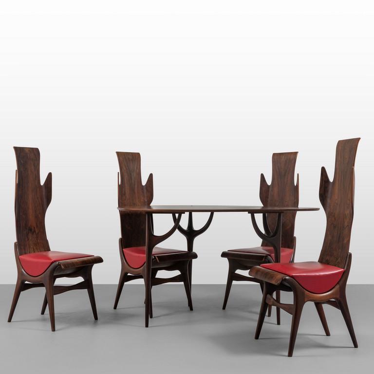 DANTE LA TORRE, POZZI & VERGA, 1963 Un tavolo: DANTE LA TORRE, POZZI & VERGA, 1963 Un tavolo e quattro sedie. Tavolo (legno di palissandro, piano in compensato di Palissandro): cm 75 x 138 x 110 sedie (legno di palissandro, compensato di palissand
