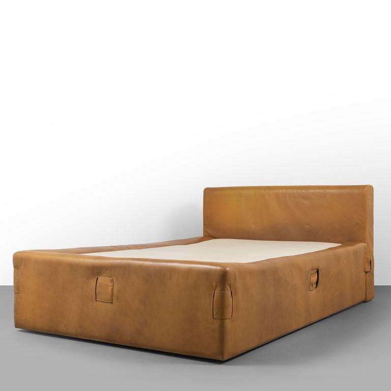 MARIO BELLINI, CASSINA, 1972 Un letto a una (1 of 2)