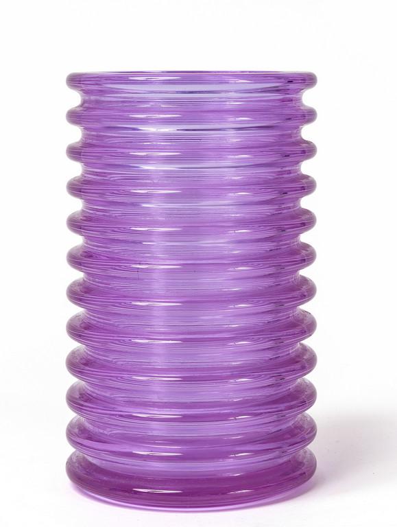 SERGIO ASTI, ARNOLFO DI CAMBIO, circa 1970. Un: SERGIO ASTI, ARNOLFO DI CAMBIO, circa 1970. Un vaso in vetro alessandrite stampato. Altezza cm 23.