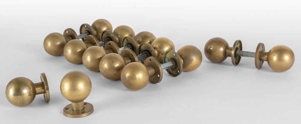 SETTE COPPIE DI MANIGLIE, anni '60.  Ottone. (1 of 1)