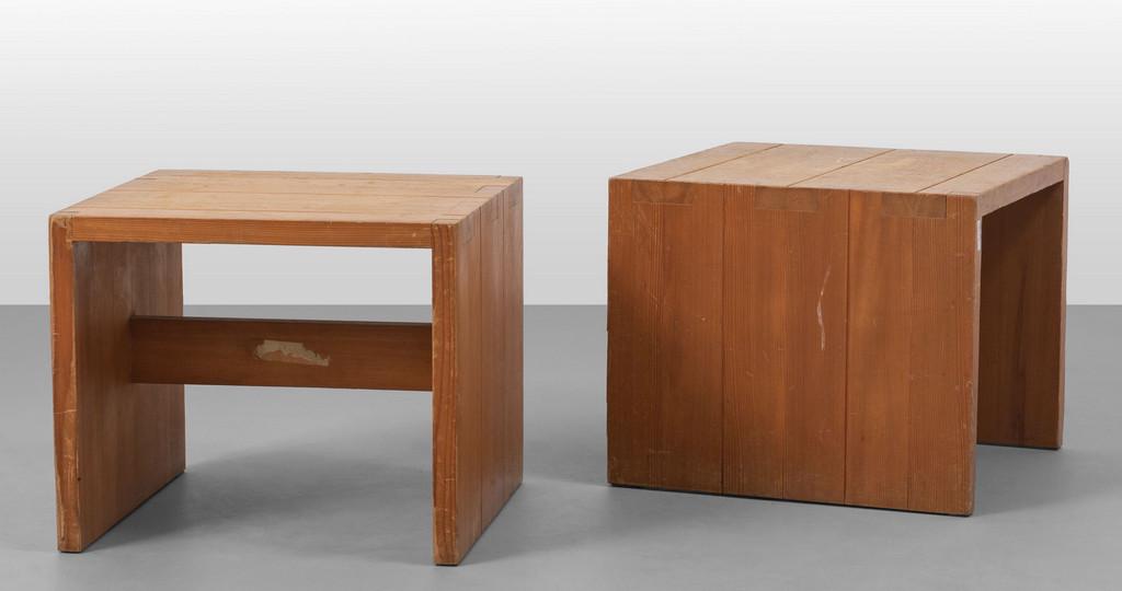 DUE SGABELLI, anni '60. Legno di pino. Cm: DUE SGABELLI, anni '60. Legno di pino. Cm 36 x 43 x 43.