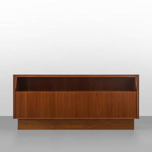 GIULIO MOSCATELLI Una credenza, 1965.: GIULIO MOSCATELLI Una credenza, 1965. Legno impiallacciato in mogano. Cm 80 x 190 x 38.