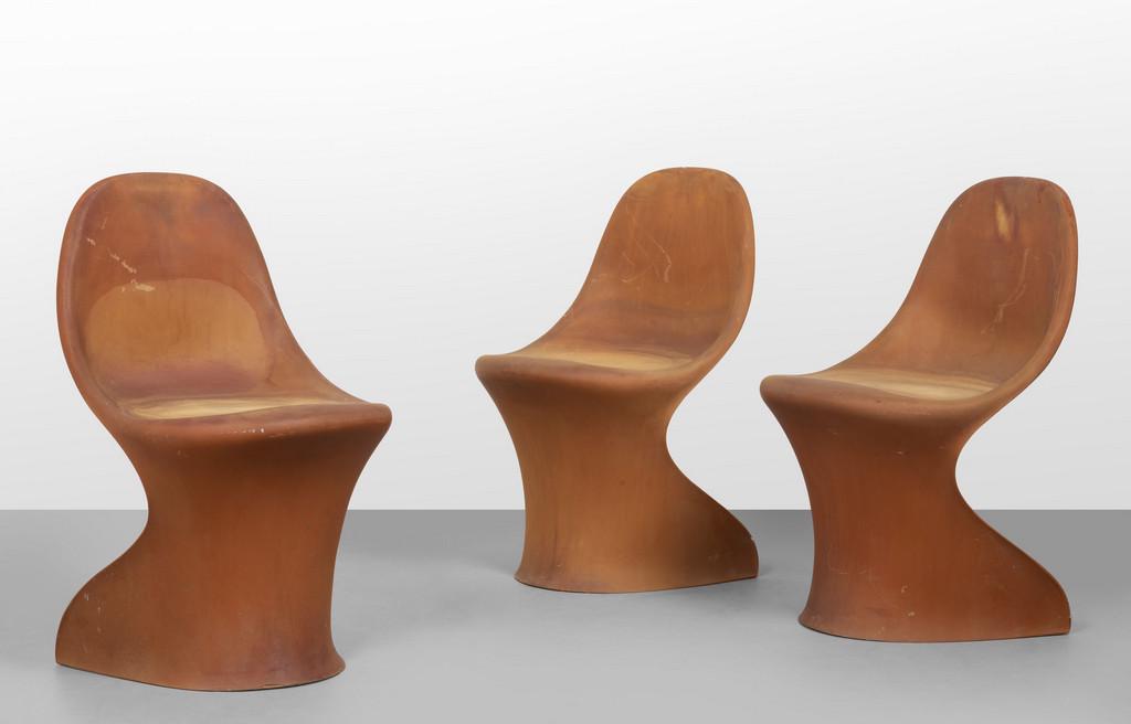 TRE SEDIE, anni '60.  Resina stampata. (1 of 1)