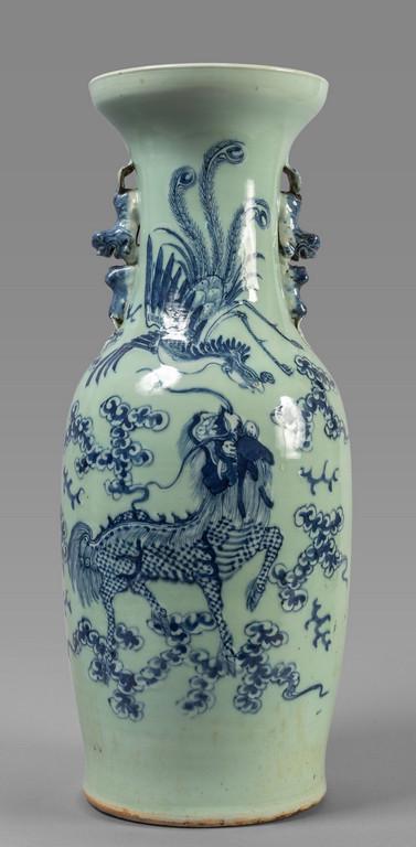 Vaso in porcellana decorato in blu con figura di (1 of 1)