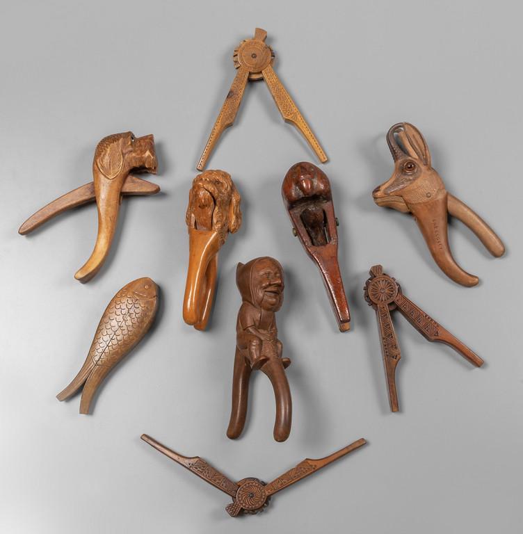 Nove schiaccianoci in legno di varie forme e (1 of 1)
