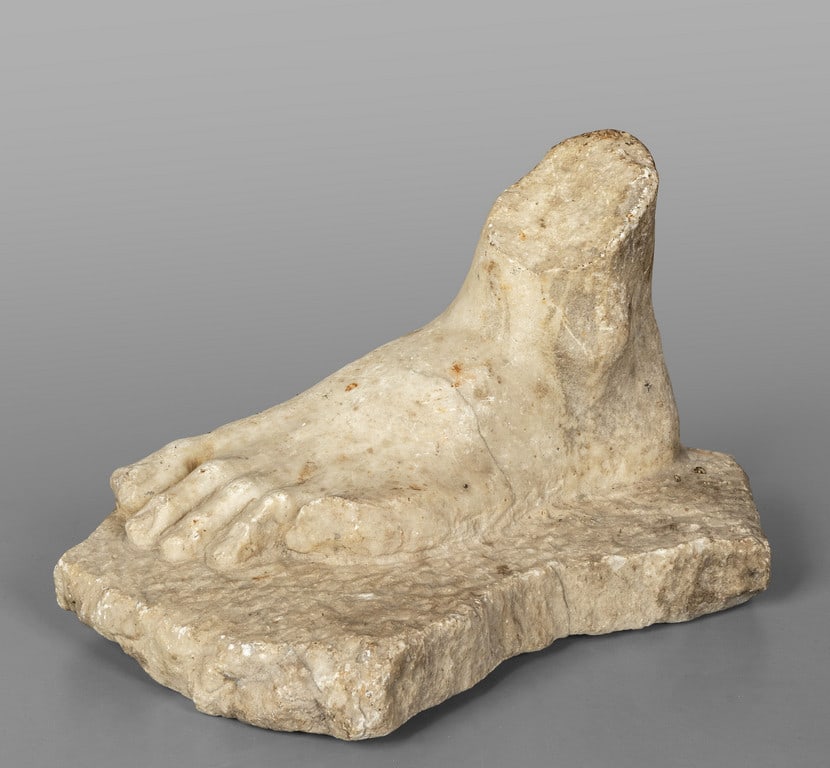Piede, frammento rinascimentale in marmo cm. (1 of 3)