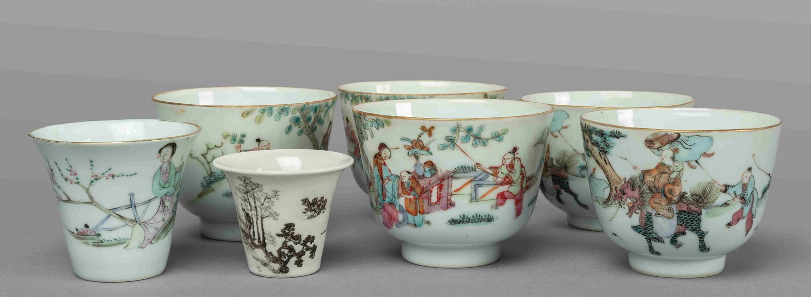 Cinque piÃ¹ tre tazzine in porcellana policroma, (1 of 2)