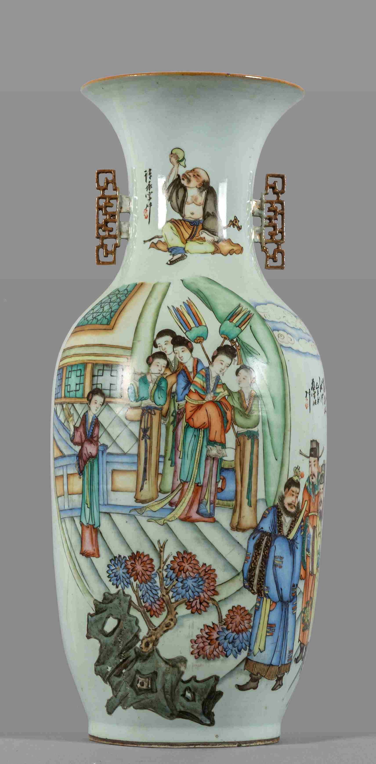 Vaso in porcellana decorato con figure e fiori, (1 of 4)