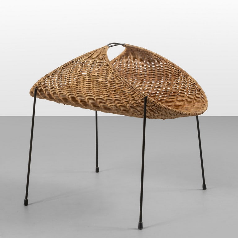 UN CESTINO PORTARIVISTE, anni '60.  Tondino di (1 of 2)