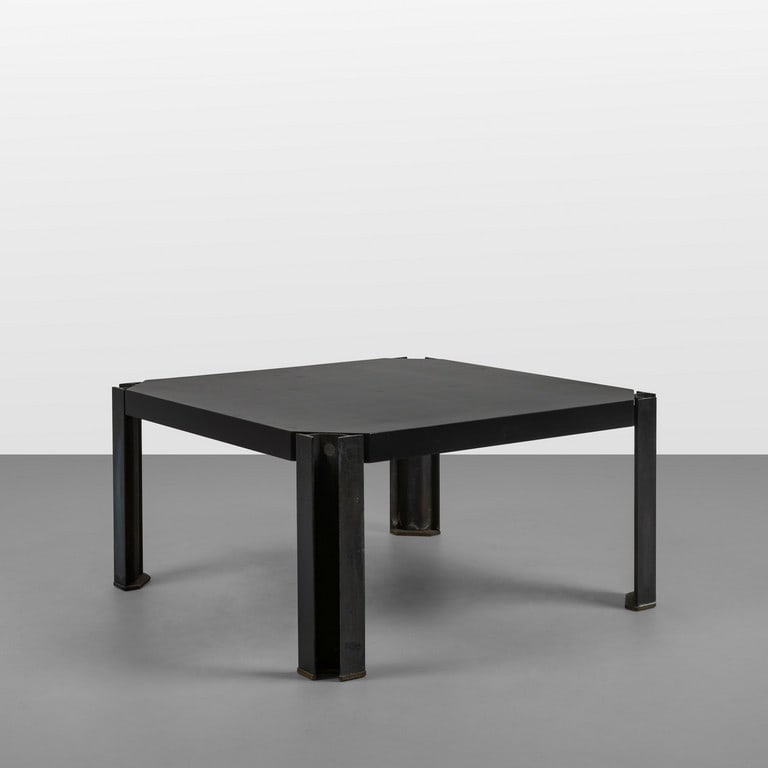 CENTRO PROGETTI TECNO, 1975. Un tavolino: CENTRO PROGETTI TECNO, 1975. Un tavolino 'T210', della serie 'Meeting'. Acciaio brunito, legno laccato, ottone. Targhetta metallica dlla Manifattura. Cm 40 (h) x 80 x 80. A 'T210' coffee table, from t