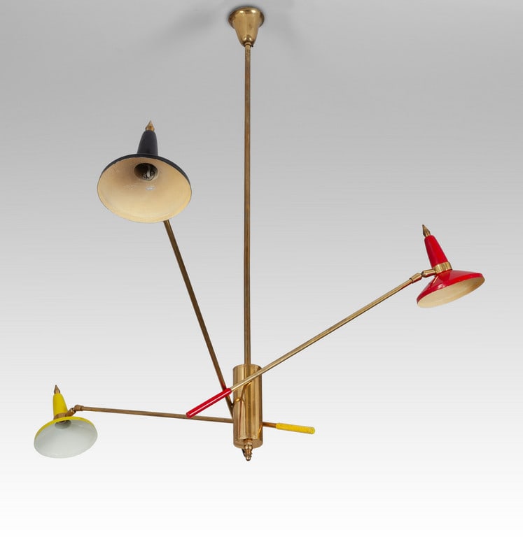 UN LAMPADA A SOSPENSIONE, anni '50. Ottone,: UN LAMPADA A SOSPENSIONE, anni '50. Ottone, alluminio laccato. Altezza cm 110, diametro cm 140.