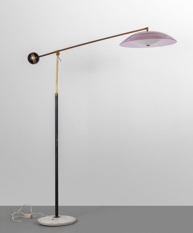 STILUX (Editore), anni '60. Una lampada da: STILUX (Editore), anni '60. Una lampada da terra. Marmo, tubo di ferro verniciato, ottone, perspex. Etichetta della Manifattura. Altezza minima cm 150, massima cm 200.