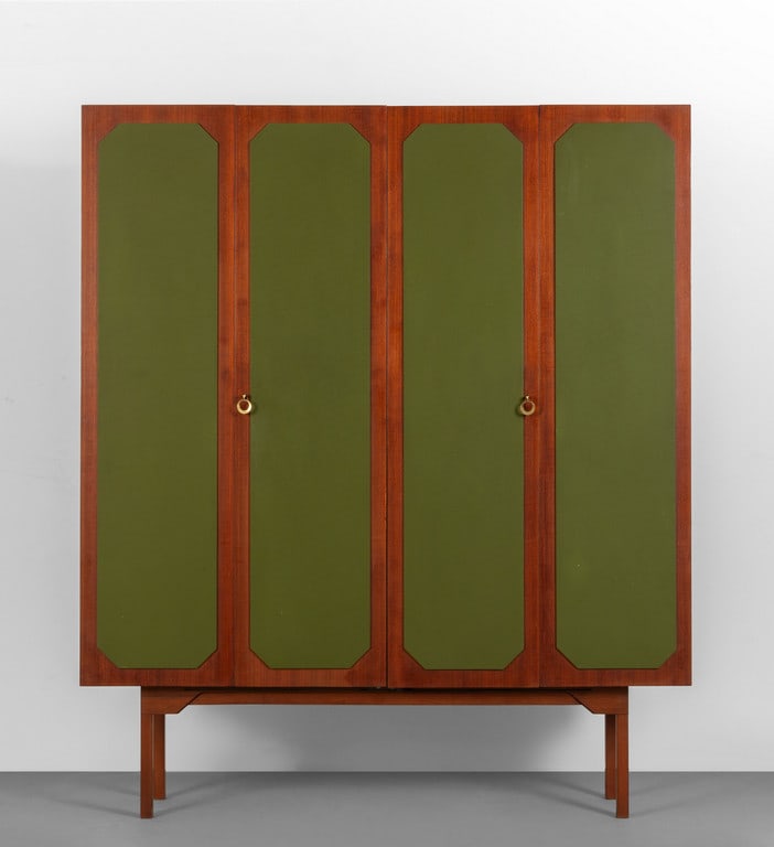 UN ARMADIO GUARDAROBA, anni '60.  Legno di (1 of 5)