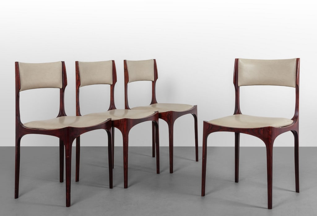 GIUSEPPE GIBELLI, SORMANI, 1963. Quattro: GIUSEPPE GIBELLI, SORMANI, 1963. Quattro sedie 'Elisabetta'. Legno di palissandro, imbottiture rivestite in skai. Altezza cm 83, larghezza 46, profondità 48. Letteratura: Domus 382 (settembre 1961),