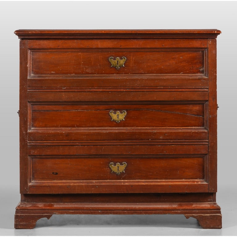 Madia in noce, inizi sec.XVIII cm. 105x55 h. (1 of 2)