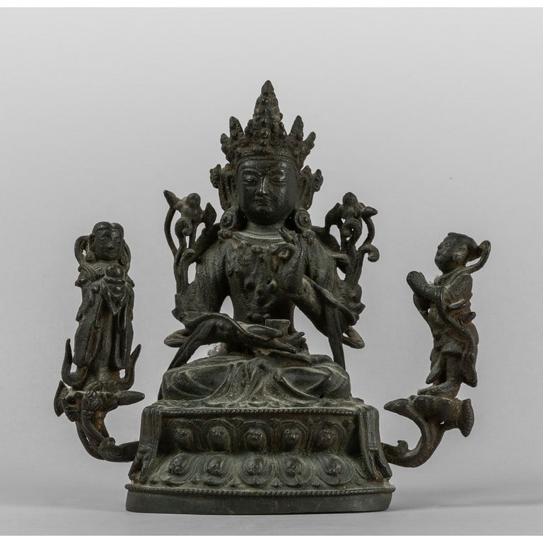 Scultura in bronzo raffigurante Amitayus tra due (1 of 2)