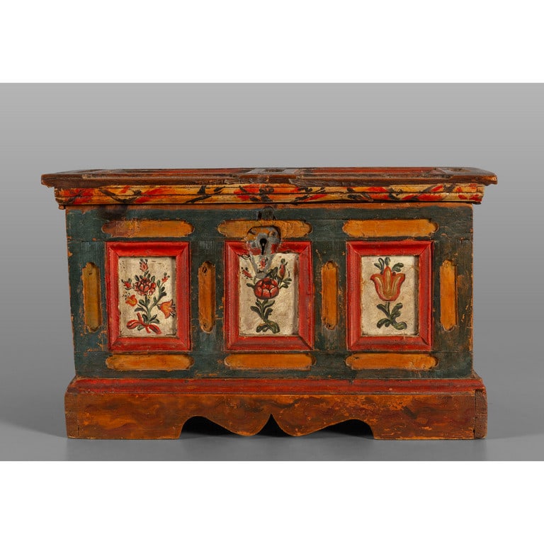 Modello di cassapanca in legno dipinto in (1 of 3)