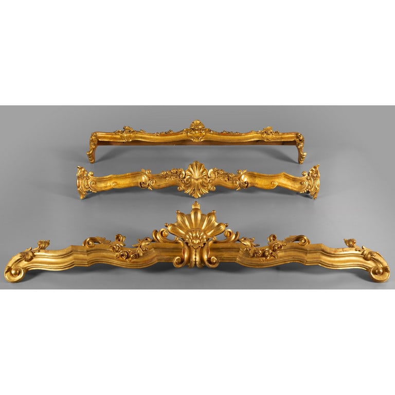 Tre mantovane in legno finemente intagliato e (1 of 1)