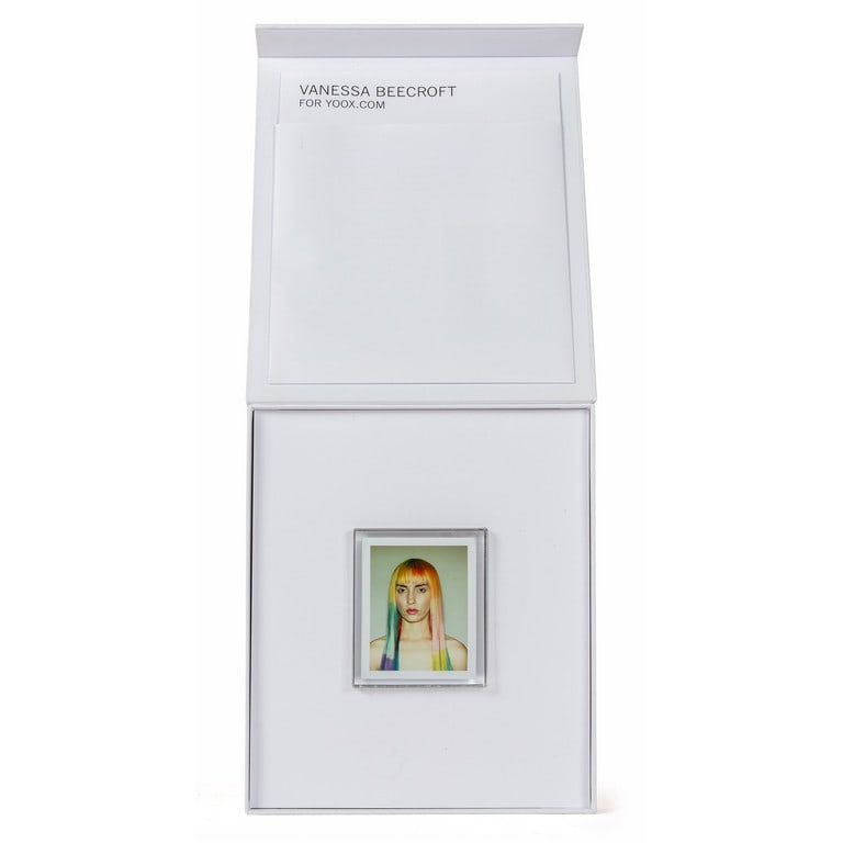 VANESSA BEECROFT (1969-) VANESSA: VANESSA BEECROFT (1969-) VANESSA BEECROFT Cassandra 2015 polaroid (in doppio plexiglass) cm 11x8,5 esemplare 077/150 conservata nella sua confezione originale Cassandra 2015 polaroid (in double plexig