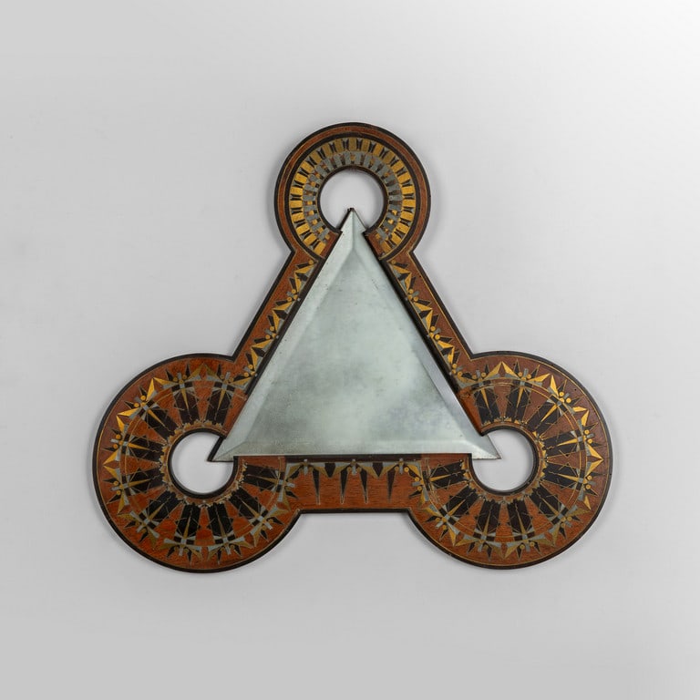 CARLO BUGATTI, inizi '900. Uno specchio da: CARLO BUGATTI, inizi '900. Uno specchio da parete. Intarsi realizzati con varie essenze di legno, peltro e ottone, cristallo molato argentato. Cm 49 x 56. A wall mirror. Inlays made with various wood