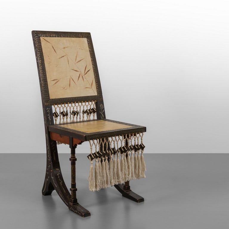 CARLO BUGATTI, inizi '900. Una: CARLO BUGATTI, inizi '900. Una sedia. Intarsi realizzati con legno e peltro, rame sbalzato, decori manuali su pergamena, nappe di seta. Altezza cm 94, larghezza 40, profondità 53. A chair. Inlays mad