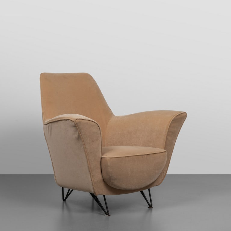 UNA POLTRONA, anni '50.  Struttura in legno, (1 of 4)