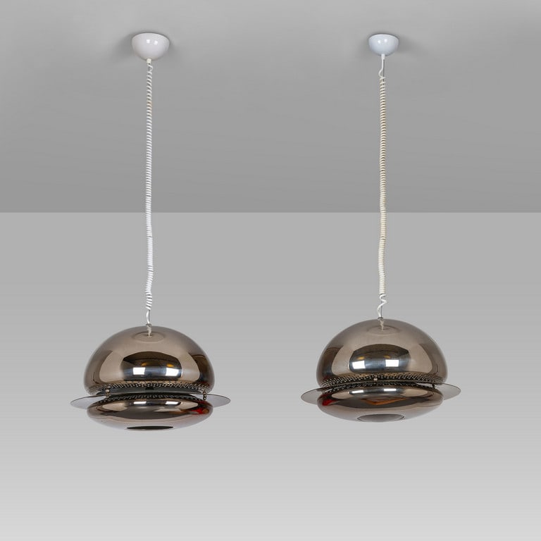 TOBIA SCARPA, FLOS, 1961. Due lampade a: TOBIA SCARPA, FLOS, 1961. Due lampade a sospensione 'Nictea'. Ottone nichelato. Altezza diffusore cm 30, diametro cm 44. A pair of 'Nictea' hanging lamps. Nickel-plated brass. Height of the diffuser 1