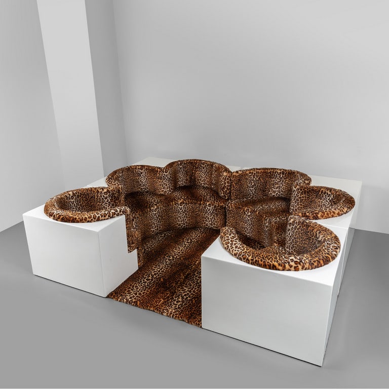 ARCHIZOOM, POLTRONOVA, 1968. Un divano: ARCHIZOOM, POLTRONOVA, 1968. Un divano 'Safari'. Vetroresina, imbottitura rivestita in pelliccia sintetica (non originale). Altezza cm 60, larghezza 258, profondità 215. A 'Safari' sofa. Fiberglass,