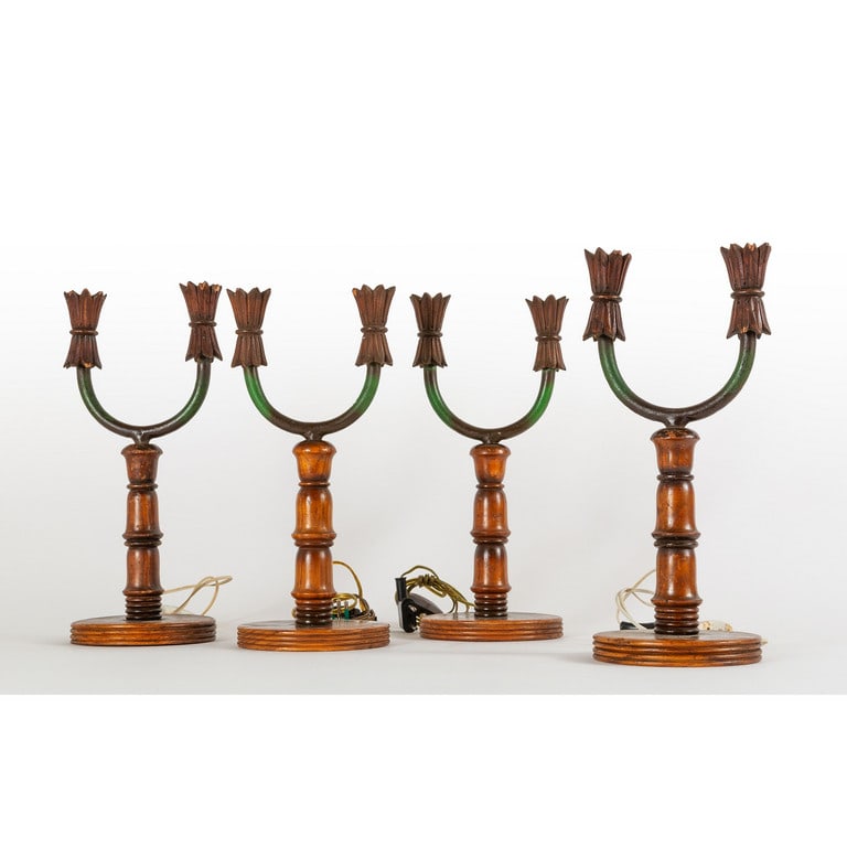 QUATTRO LAMPADE DA TAVOLO, anni '40.  Legno di (1 of 2)