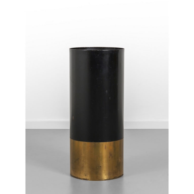 LUIGI CACCIA DOMINIONI, AZUCENA, circa 1954.: LUIGI CACCIA DOMINIONI, AZUCENA, circa 1954. Un portaombrelli modello 'Cartuccia'. Lamierino smaltato, ottone. Altezza cm 60, diametro cm 26. Letteratura: Domus 295 (giugno 1954), p. 46 Domus 321 (ago