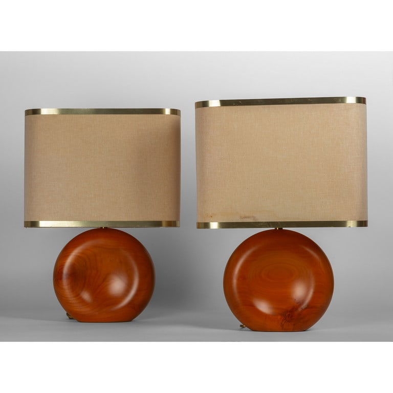 DUE LAMPADE DA TAVOLO, anni '70.  Legno di (1 of 2)