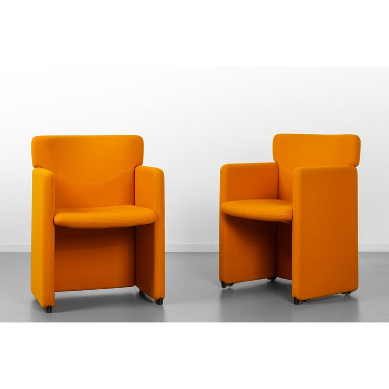 CENTRO PROGETTI TECNO, design 1980. Due: CENTRO PROGETTI TECNO, design 1980. Due poltroncine modello 'S148', edizione anni 2000. Strutture in legno imbottiture rivestite in tessuto panno. Altezza cm 80, larghezza 58, profondità 50.