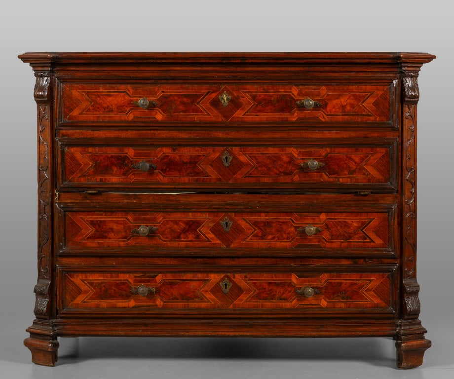 Cassettone Luigi XIV in noce a quattro cassetti, (1 of 3)