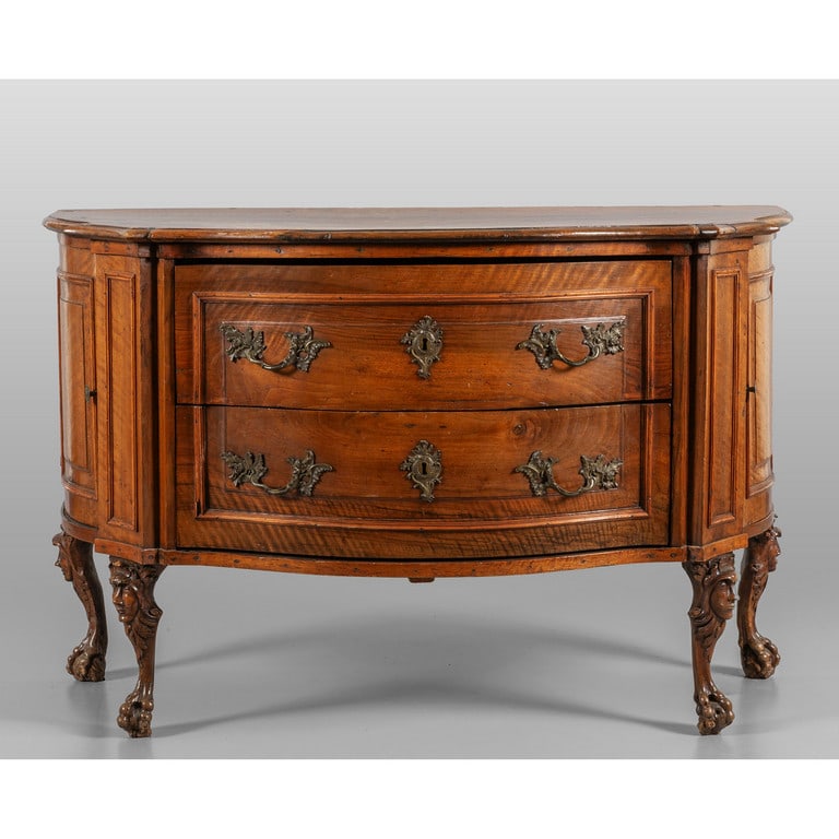 Comò Luigi XIV in noce a due cassetti più due, (1 of 3)