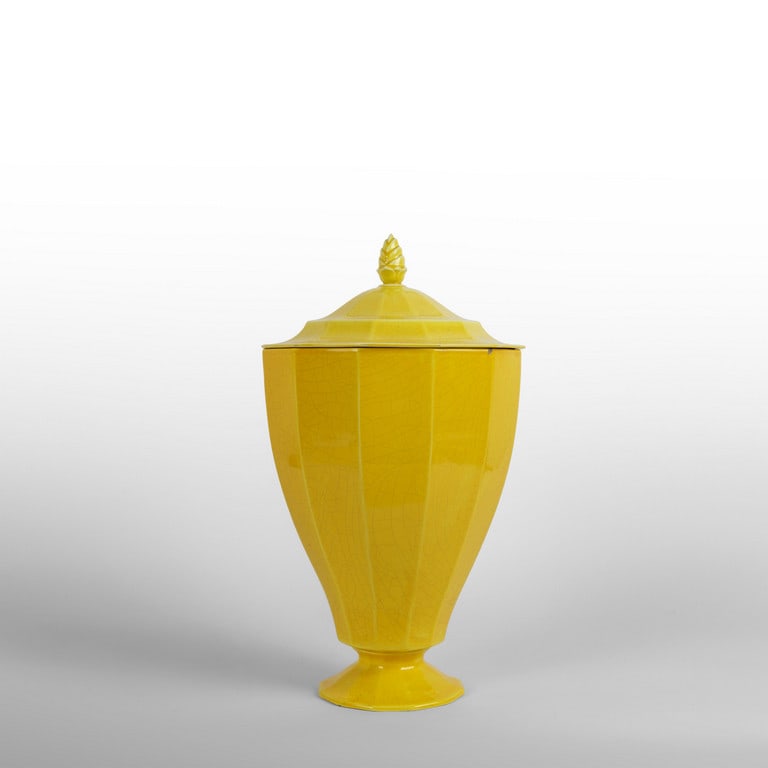 GUIDO ANDLOVIZ, S.C.I. (Società Ceramica: GUIDO ANDLOVIZ, S.C.I. (Società Ceramica Italiana, Laveno), anni '50. Una cista. Terraglia forte, formatura a colaggio, smalto lucido effetto craquelé. Marcato 'Lavenia e con il simbolo grafico dell