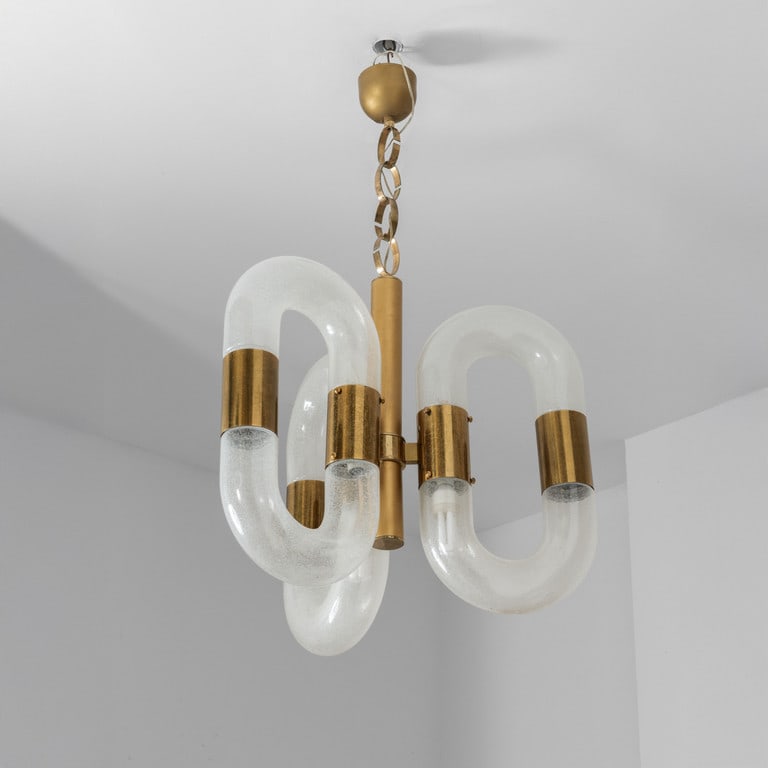 ALDO NASON, MAZZEGA, anni '70. Una lampada a: ALDO NASON, MAZZEGA, anni '70. Una lampada a sospensione. Vetro pulegoso, ottone, Cm 100 (h), 65 (diam.). A hanging lamp. Pulegoso glass, brass. Inches 39.4 (h), 25.6 (diam.).