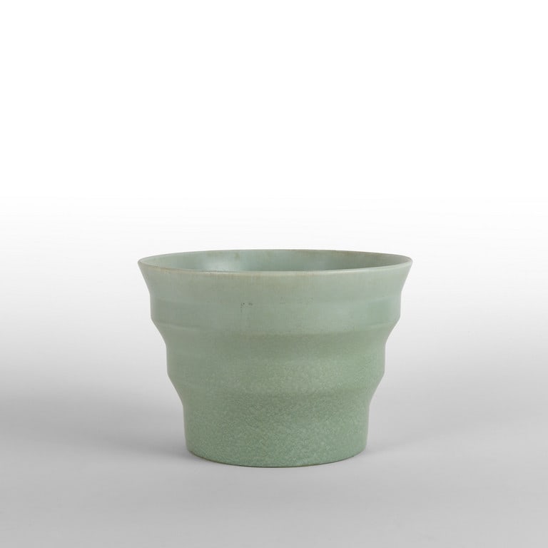 GUIDO ANDLOVIZ, S.C.I. (Società Ceramica: GUIDO ANDLOVIZ, S.C.I. (Società Ceramica Italiana, Laveno), 1953. Un porta vaso. Terraglia forte, formatura a colaggio, smalto semi mat. Marcato 'Lavenia Made in Italy 7-53' e con il simbolo grafico