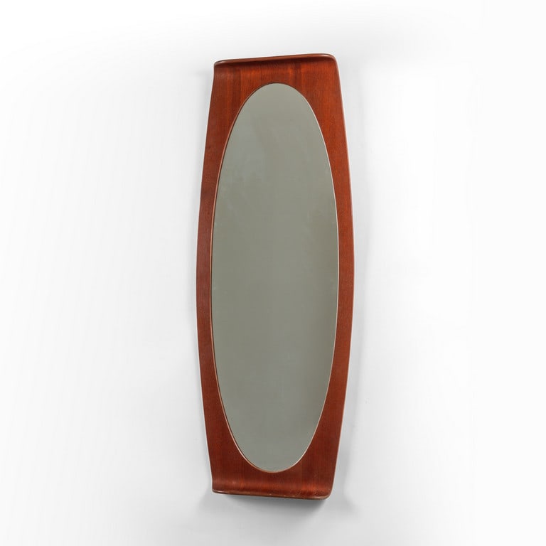 FRANCO CAMPO, CARLO GRAFFI, HOME, 1958. Uno: FRANCO CAMPO, CARLO GRAFFI, HOME, 1958. Uno specchio da parete 'Lucky'. Compensato curvato di teak, cristallo argentato. Cm 122 (h) x 46 (l) x 7 (p). Letteratura: Domus 346 (settembre 1958), p. 41 riv