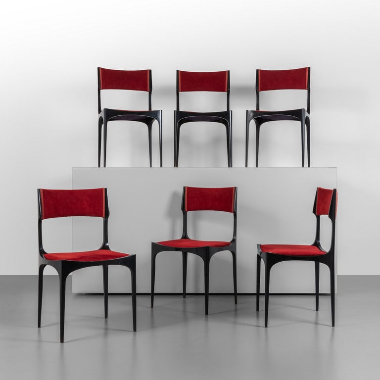 GIUSEPPE GIBELLI, SORMANI, 1963. Sei sedie: GIUSEPPE GIBELLI, SORMANI, 1963. Sei sedie 'Elisabetta'. Legno laccato, imbottiture rivestite in Alcantara. Cm 83 (h) x 46 (l) x 480 (p). Letteratura: Domus 382 (settembre 1961), rassegna Domus 401 (a
