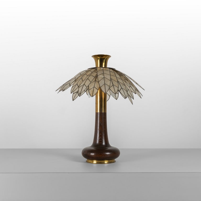 UNA LAMPADA DA TAVOLO, anni '70.  Legno (1 of 2)