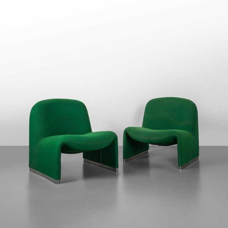 GIANCARLO PIRETTI, ANONIMA CASTELLI, 1970. Due: GIANCARLO PIRETTI, ANONIMA CASTELLI, 1970. Due poltroncine 'Alky'. Strutture in alluminio, imbottiture rivestite in tessuto. Cm 70 (h) x 64 (l) x 80 (p).