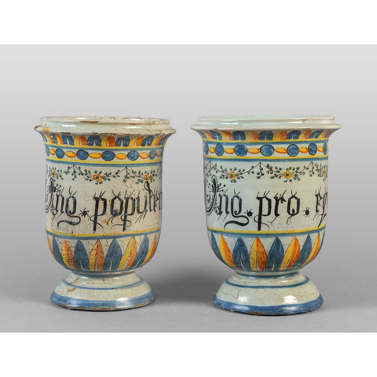 Coppia di albarelli in ceramica decorati in (1 of 1)